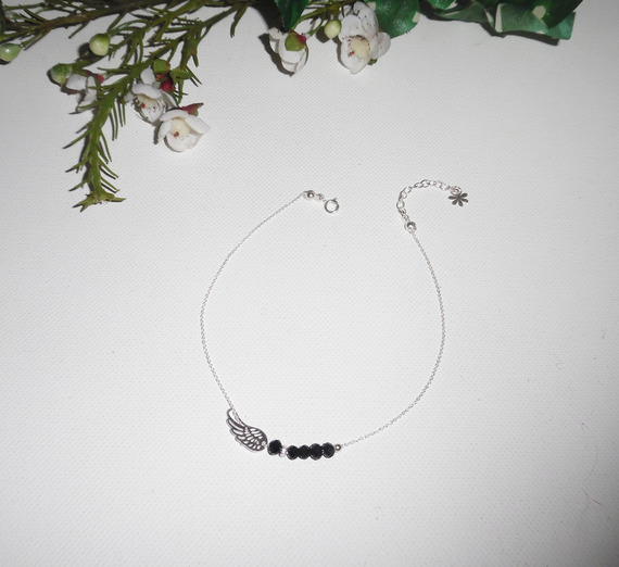 Ankelarmband med vinge och svarta bohemiska kristallpärlor på 925 silverkedja