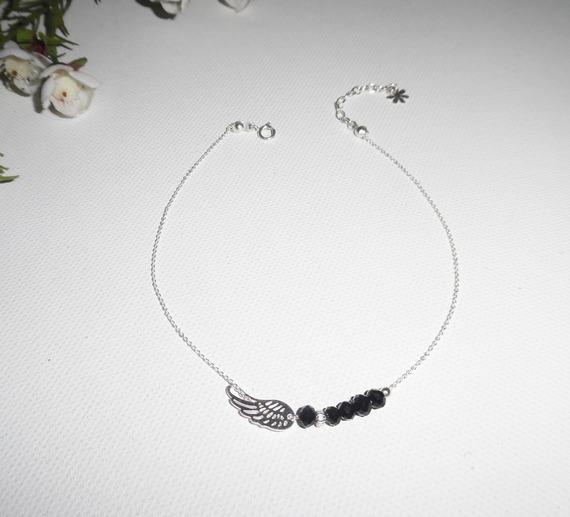 Ankelarmband med vinge och svarta bohemiska kristallpärlor på 925 silverkedja