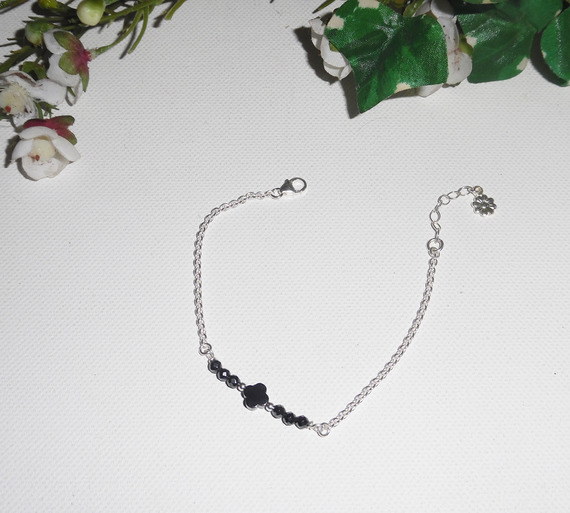 Armband med blommor och hematitstenar på 925 silverkedja