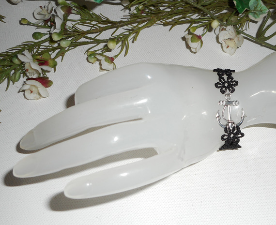 Original armband med ankare och svart spets