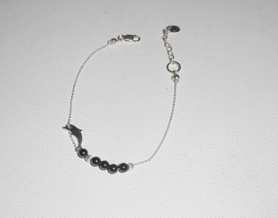 Original delfin och hematit pärlor armband på 925 silver kedja