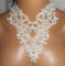 Ceremoniella halsband med arabeskmönster och blommor med Swarovski-kristall