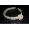 Ecru blomma halsband på en fin broderad flätning med glaspärlor