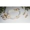 Ecru blomma halsband på en fin broderad flätning med glaspärlor