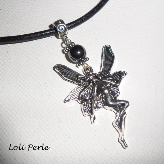 Fairy halsband med hematit sten på svart läder