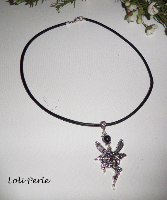 Fairy halsband med hematit sten på svart läder