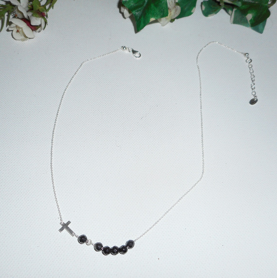 Halsband i 925 silver med svart kristallkors och pärlor