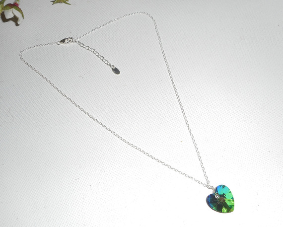 Hjärtat i grön Swarovski-kristall på kedja i 925 silver