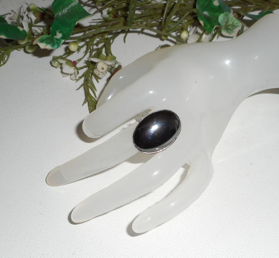 Hematit cabochon ring