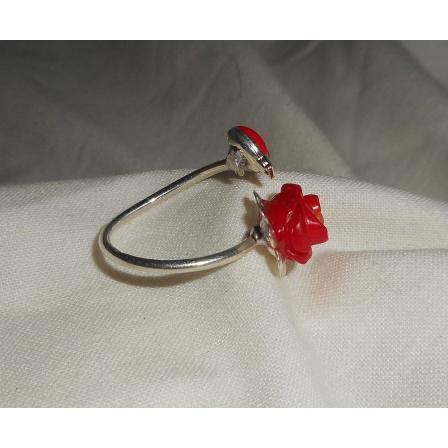 Original 925 silver ring med korall ros och röd emalj ladybird