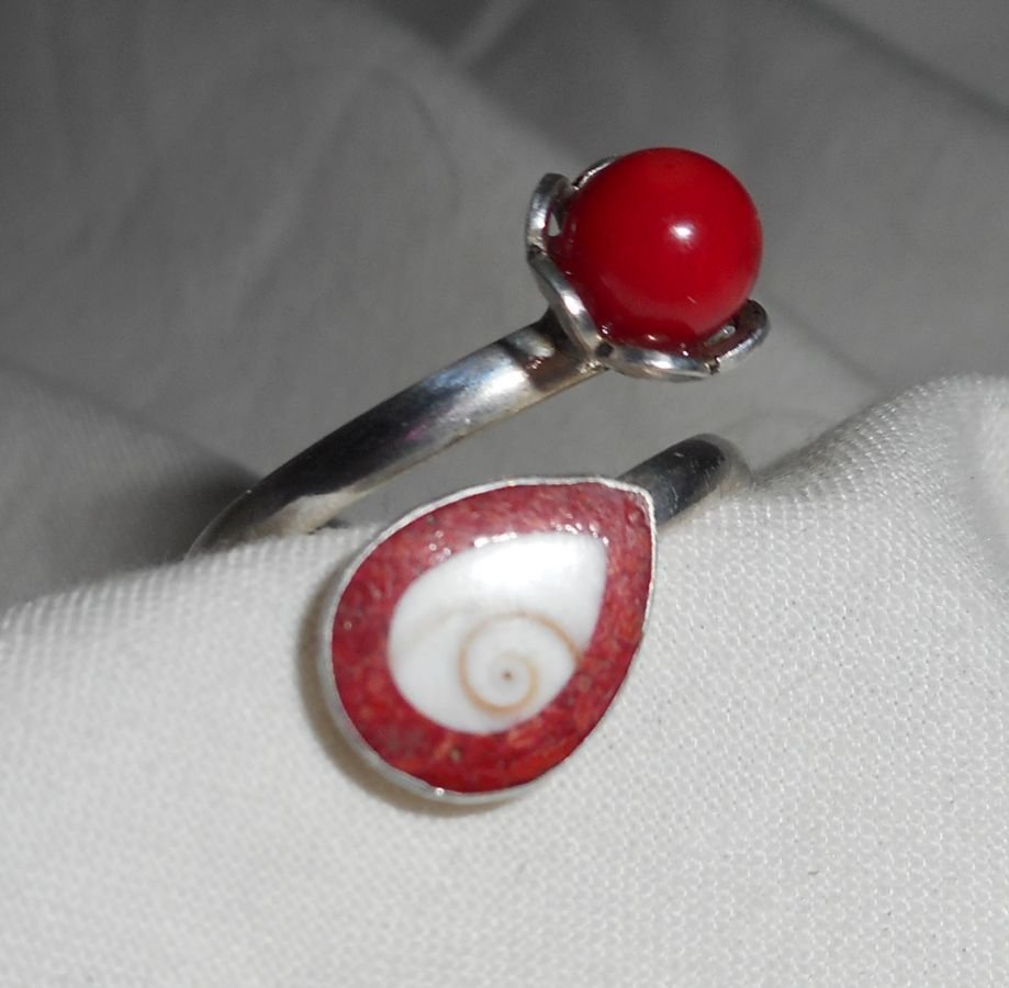 Original 925 silverring med röd gorgon och St. Lucia öga