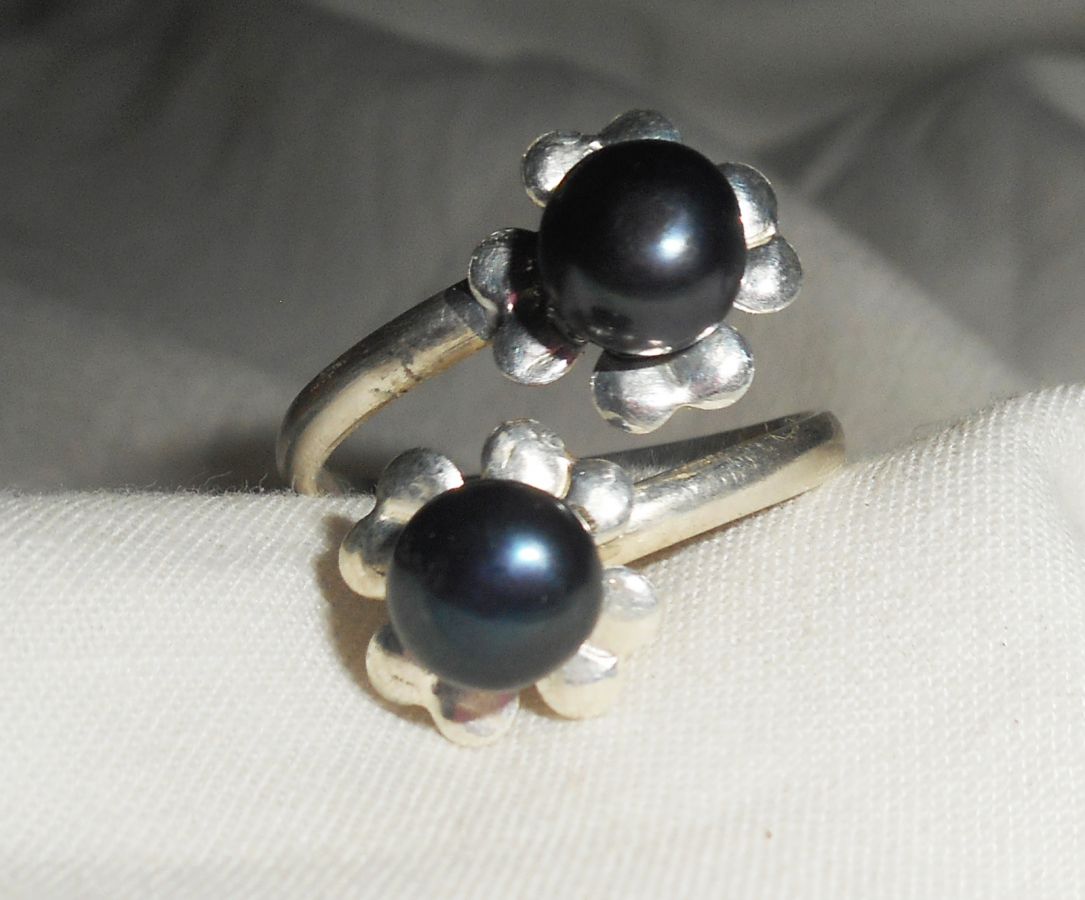 Original 925 silverring med blomma och svart odlad pärla