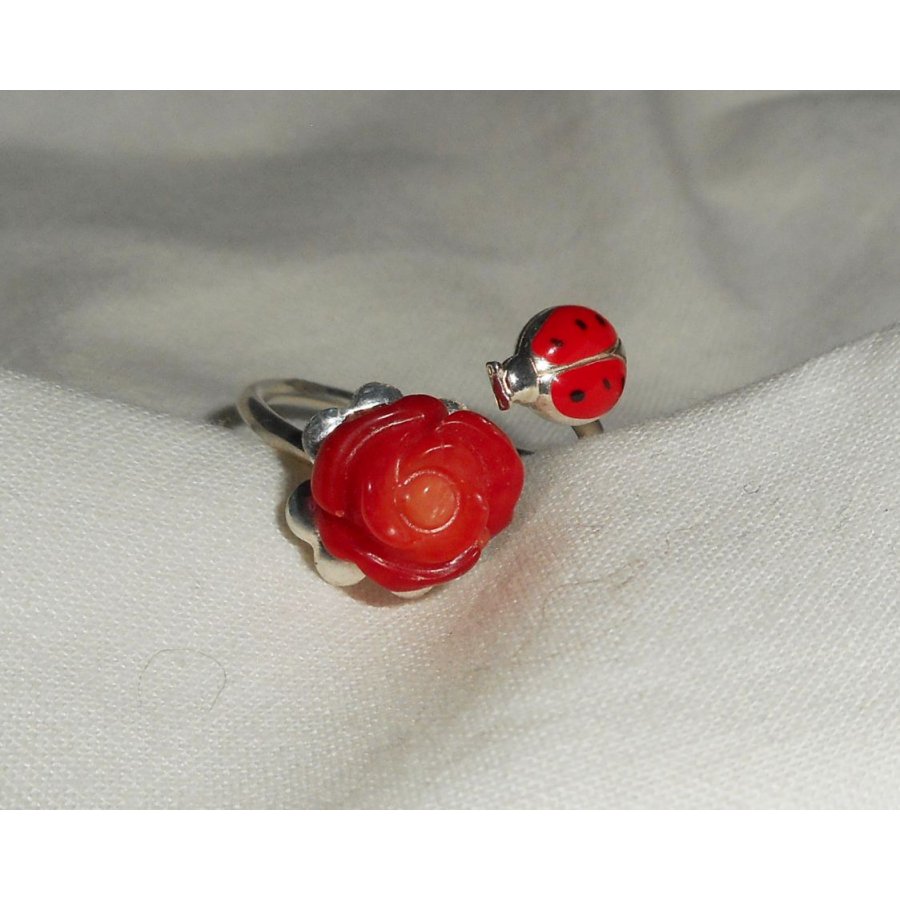 Original 925 silver ring med korall ros och röd emalj ladybird