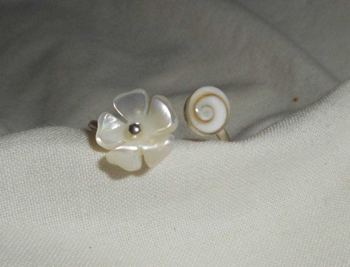 Original 925 sterling silverring med pärlemorblomma och luciaöga