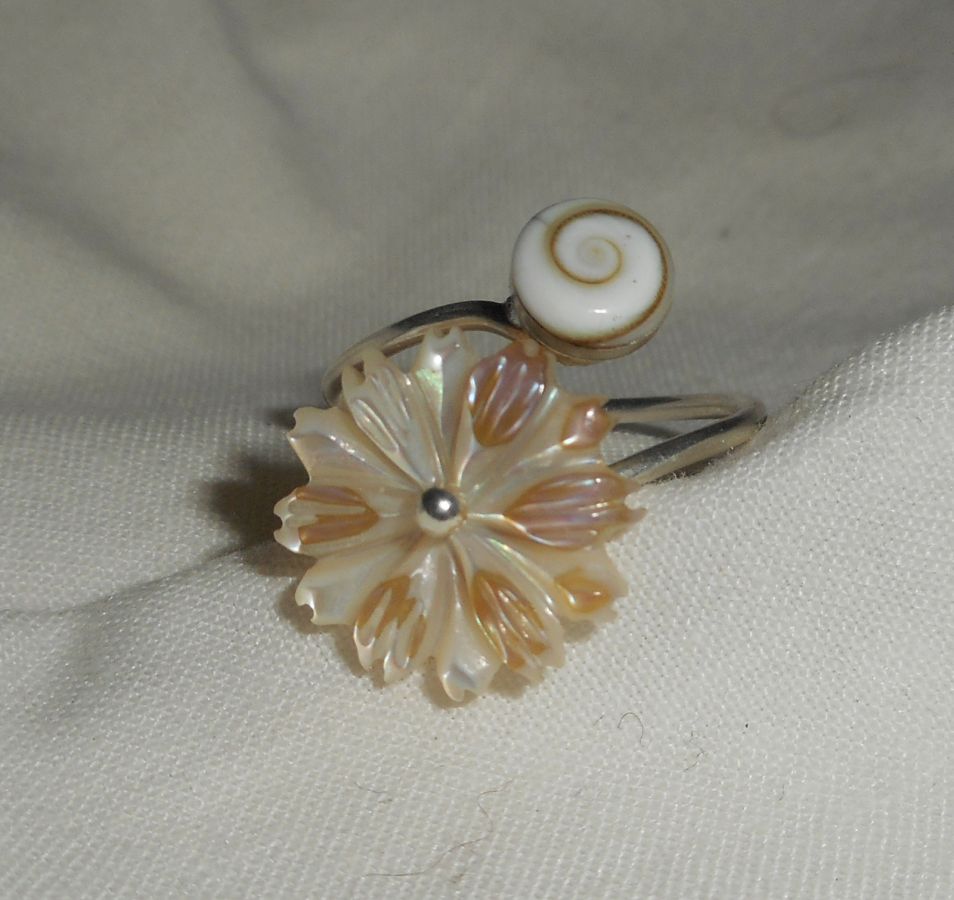 Original 925 Sterling Silver Ring med pärlemor Daisy och St. Lucia Eye