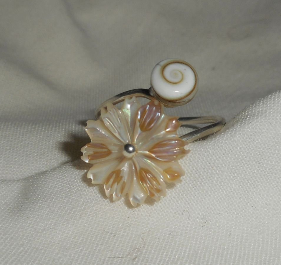 Original 925 Sterling Silver Ring med pärlemor Daisy och St. Lucia Eye