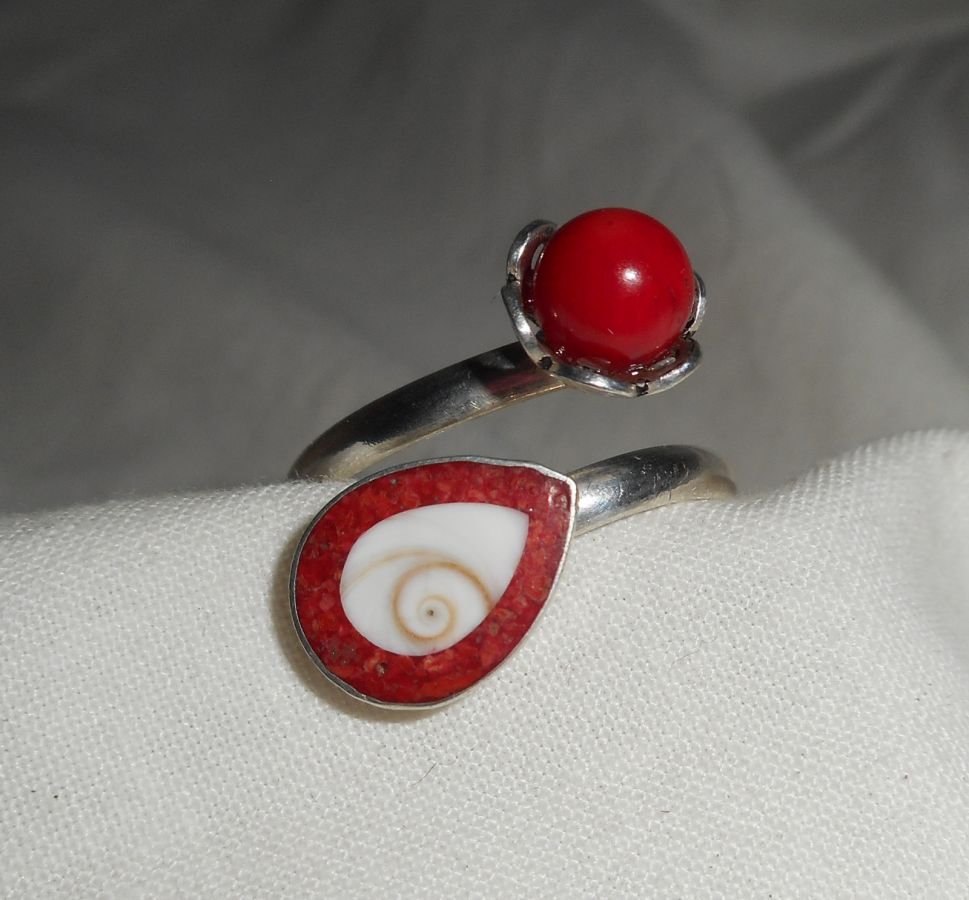 Original 925 silverring med röd gorgon och St. Lucia öga