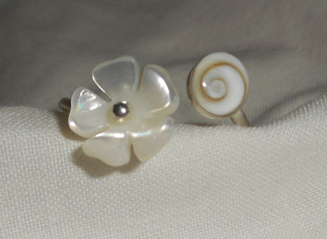 Original 925 sterling silverring med pärlemorblomma och luciaöga