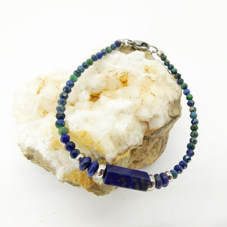 Smalt armband med Lapis Lazuli-stenar 