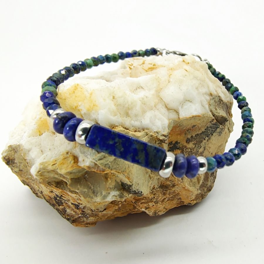 Smalt armband med Lapis Lazuli-stenar 