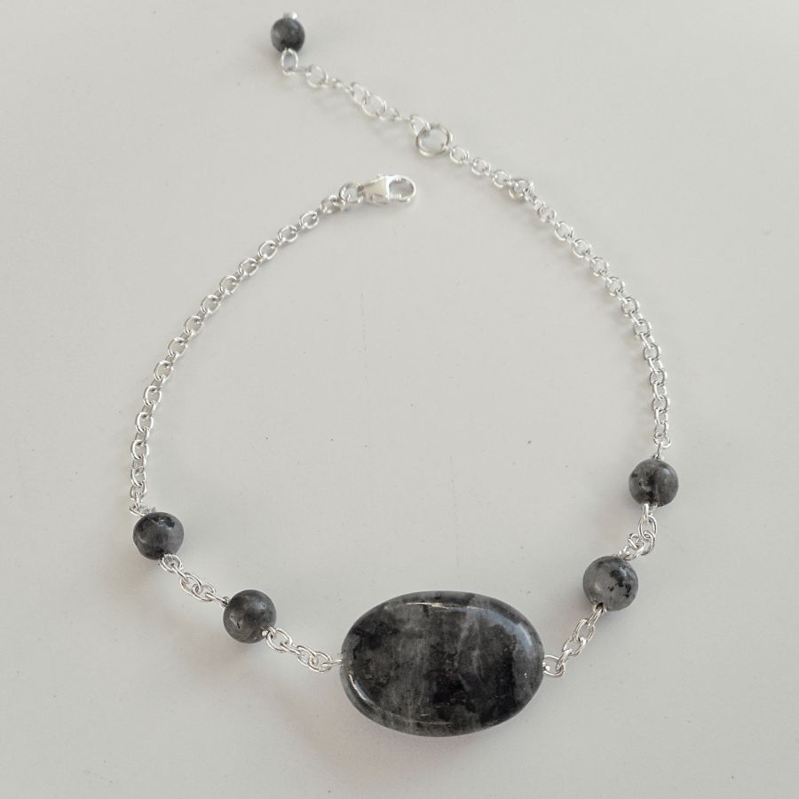 Armband med grå labradoritstenar på kedja i 925 silver