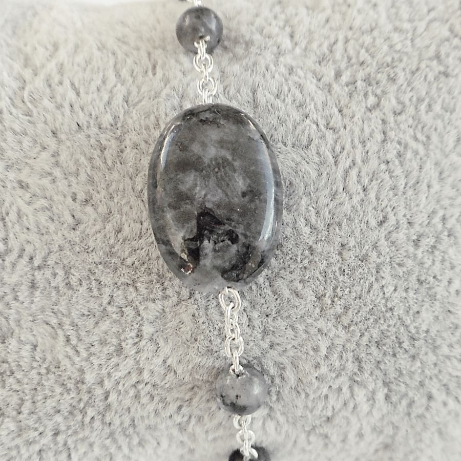 Armband med grå labradoritstenar på kedja i 925 silver