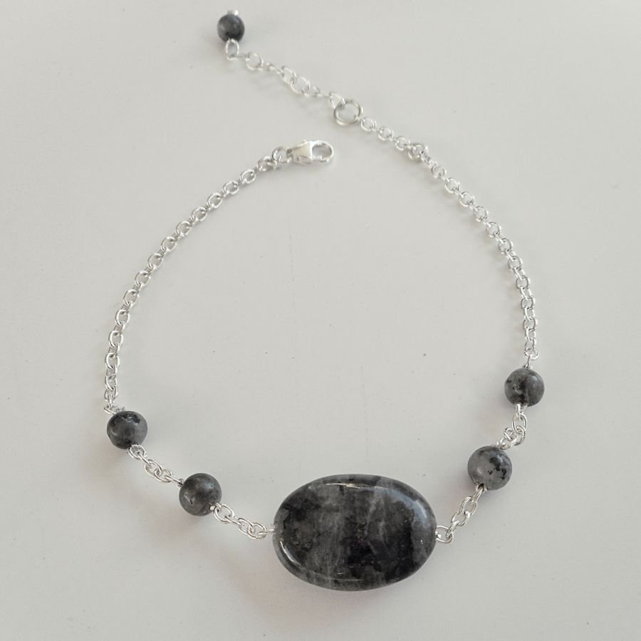 Armband med grå labradoritstenar på kedja i 925 silver