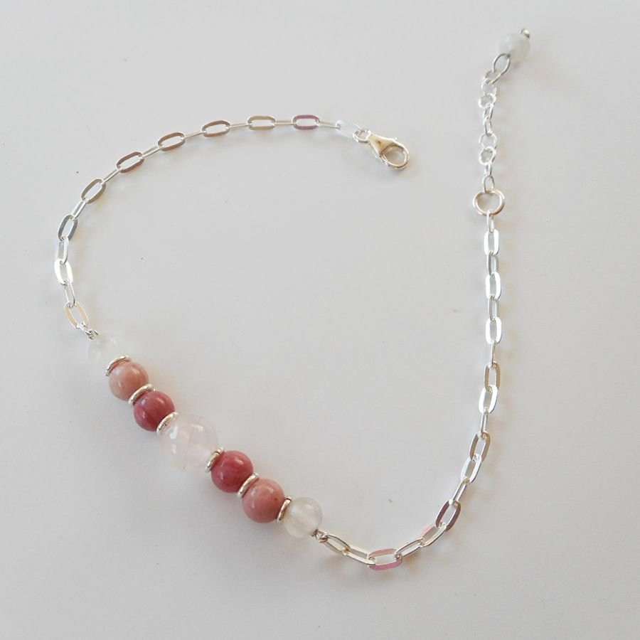Armband med rosenkvarts och rhodonit på kedja i 925 silver