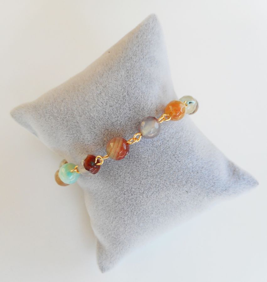 Armband med mångfärgade facetterade agatstenar