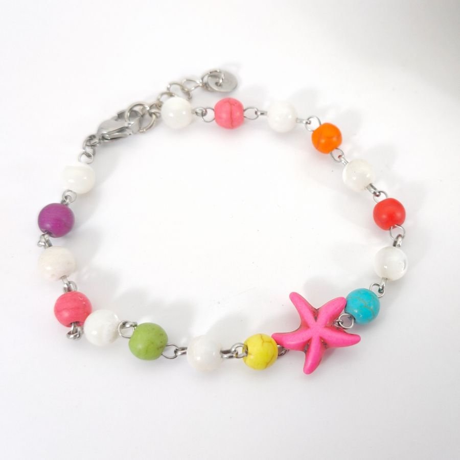 Armband med flerfärgad sten och rosa sjöstjärna