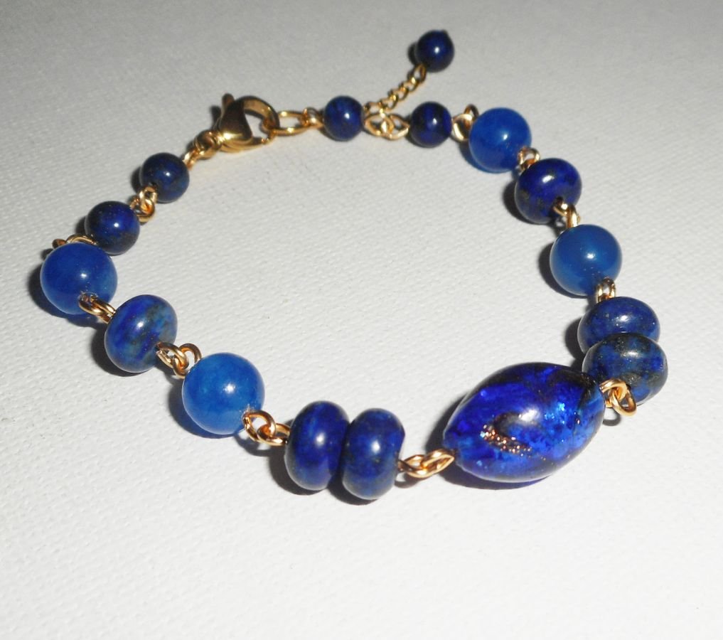 Armband i muranoglas och blå halvädelstenar