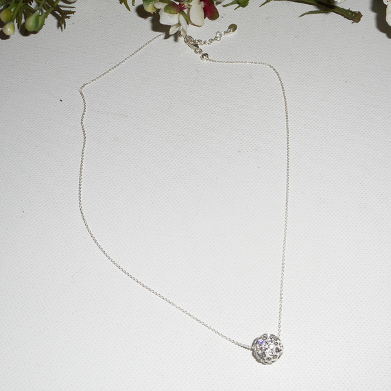 925 silverhalsband med Swarovski-kristallpärlor på en fin kedja
