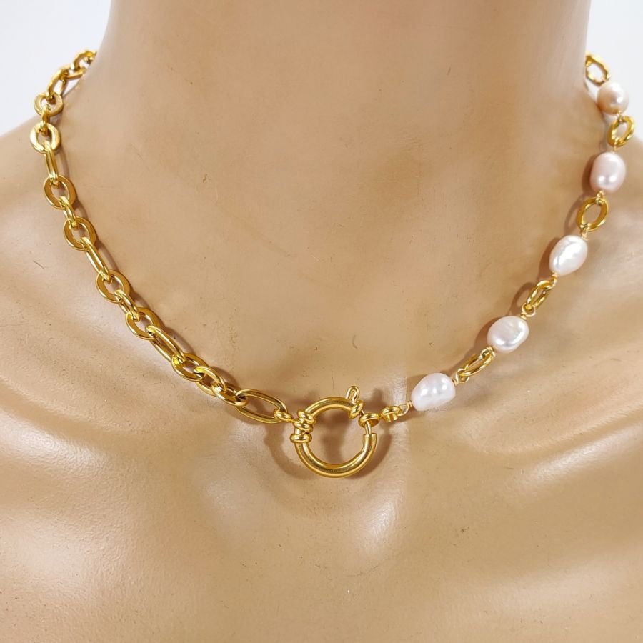  Halsband med stor kedja och barocka kulturpärlor