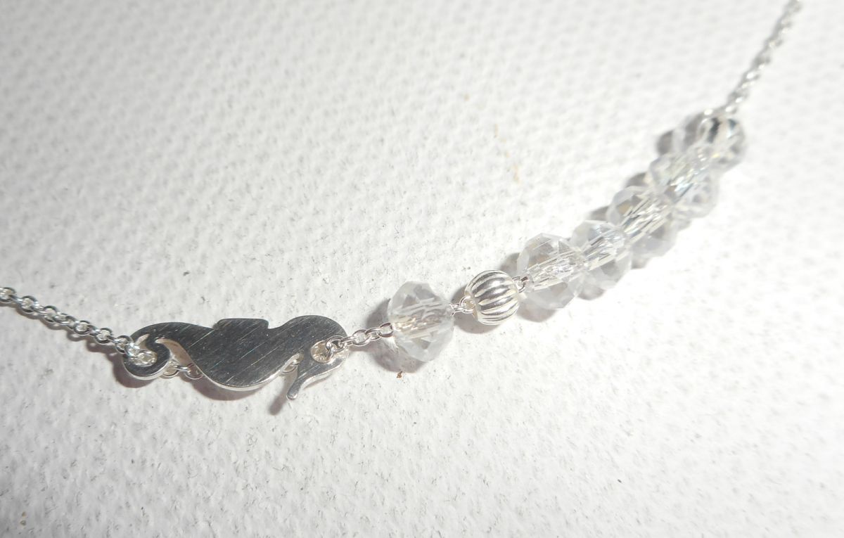 Halsband i 925 silver med liten sjöhäst och kristallpärlor