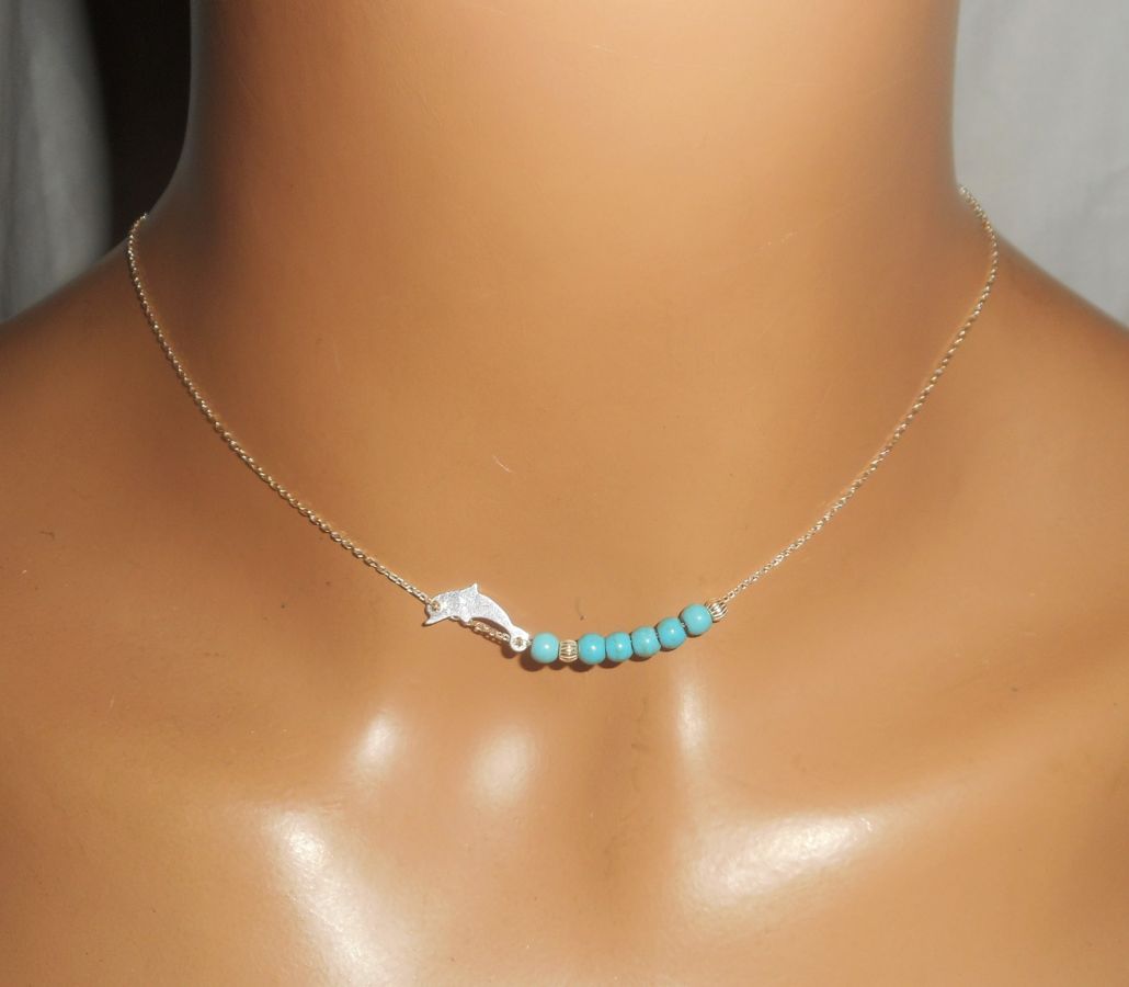 Halsband i 925 silver med liten delfin och turkosa stenar