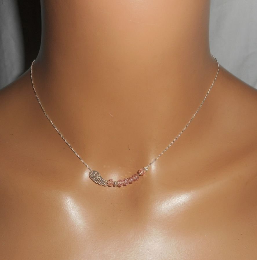 Halsband i 925 silver med små vingar och rosa kristallpärlor