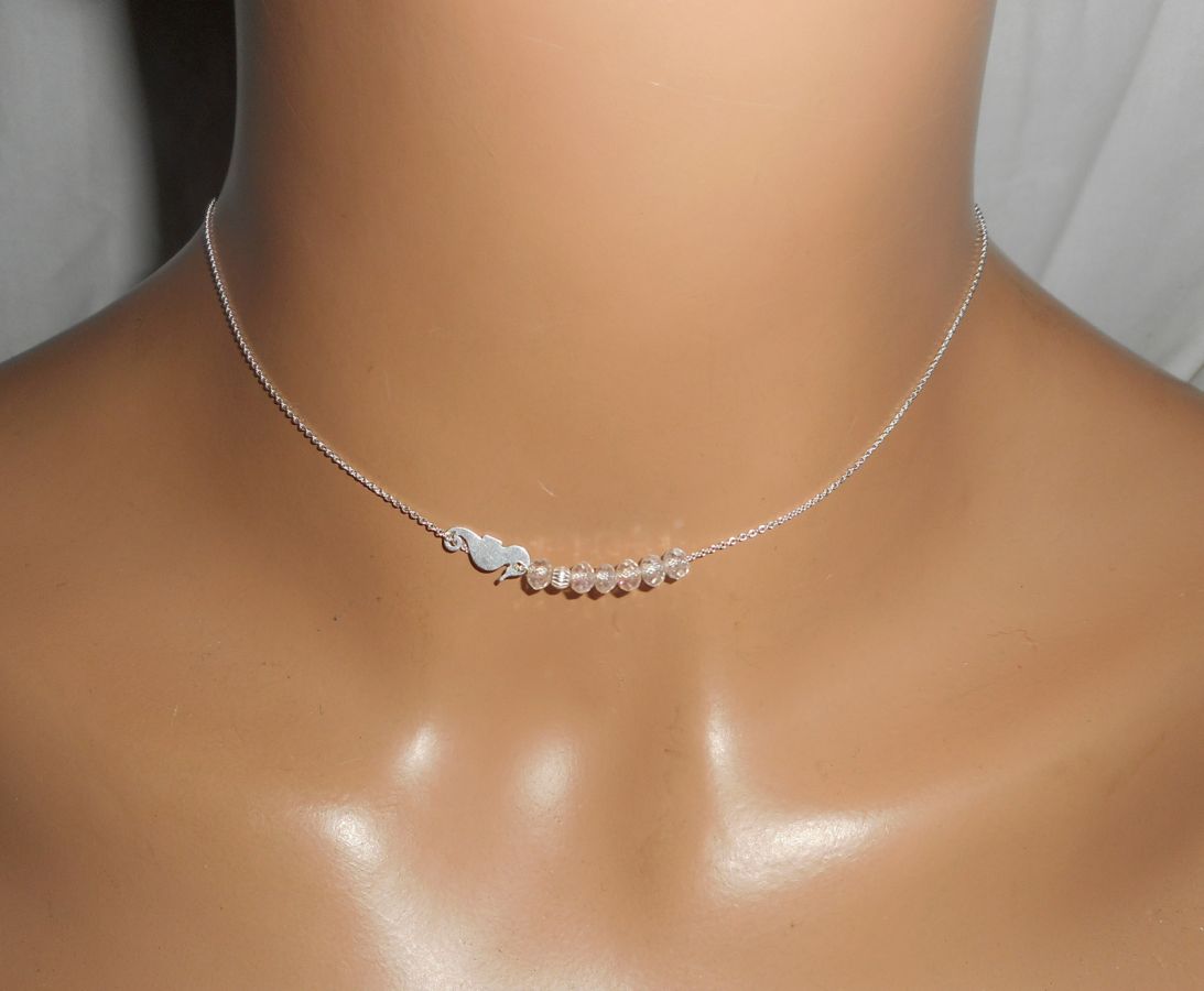 Halsband i 925 silver med liten sjöhäst och kristallpärlor