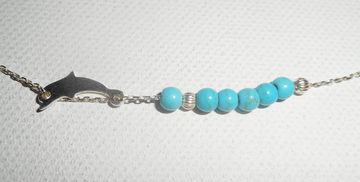 Halsband i 925 silver med liten delfin och turkosa stenar