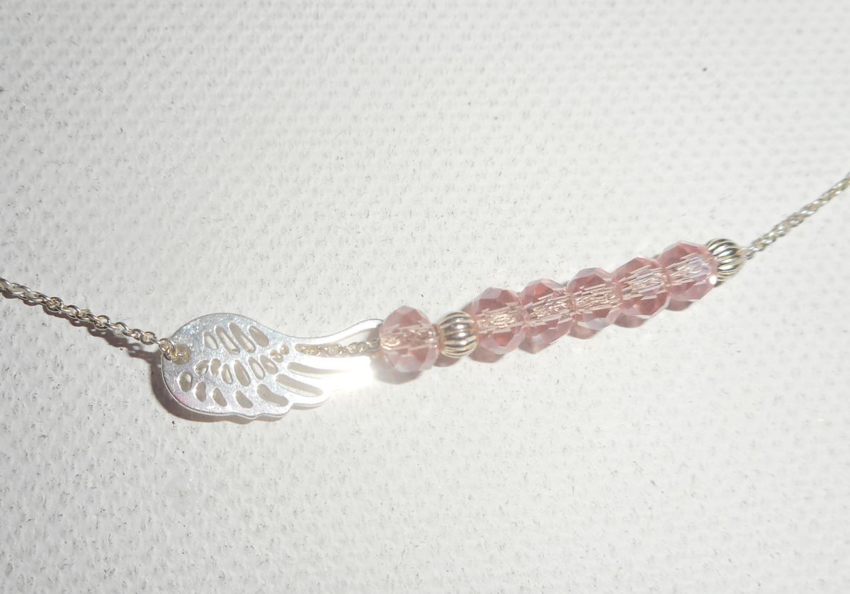 Halsband i 925 silver med små vingar och rosa kristallpärlor
