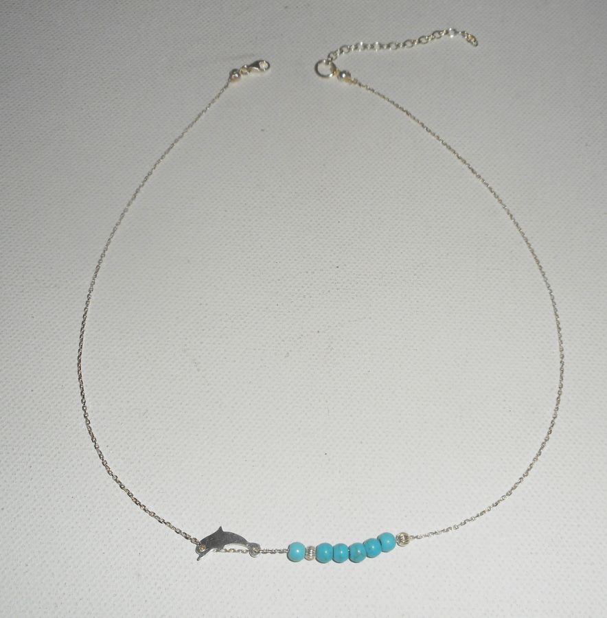 Halsband i 925 silver med liten delfin och turkosa stenar