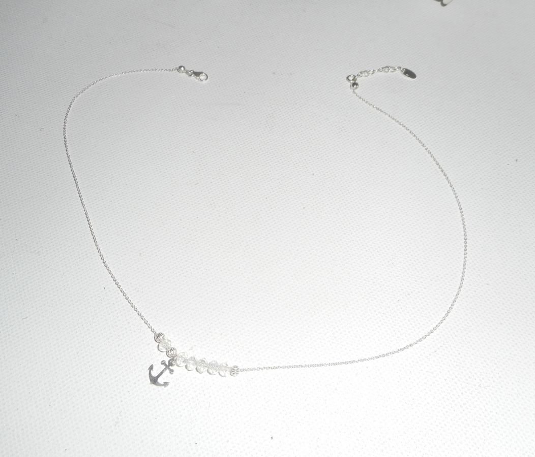 Halsband i 925 silver med ankare och kristallpärlor