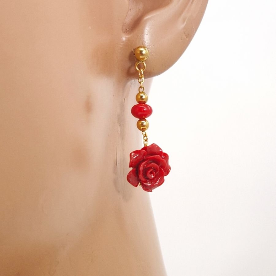 Halsband och örhängen med röda gorgonian rosor