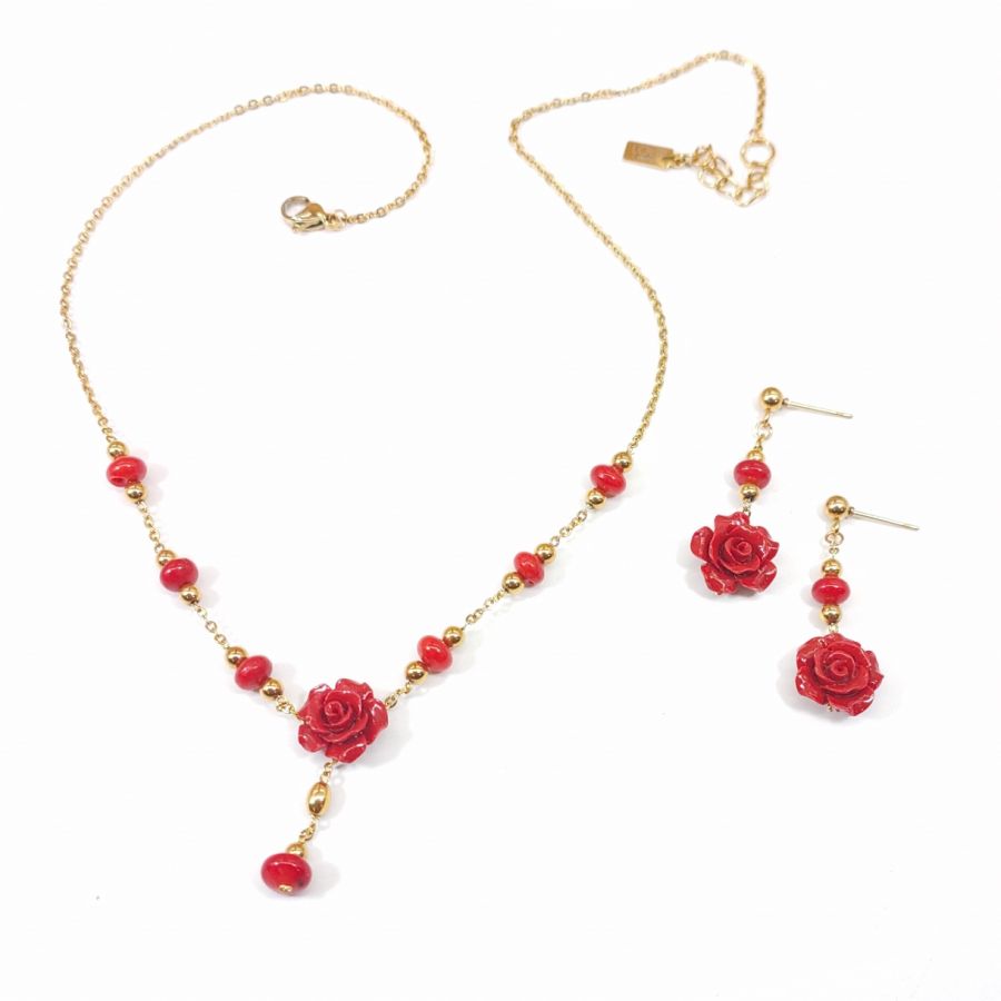Halsband och örhängen med röda gorgonian rosor