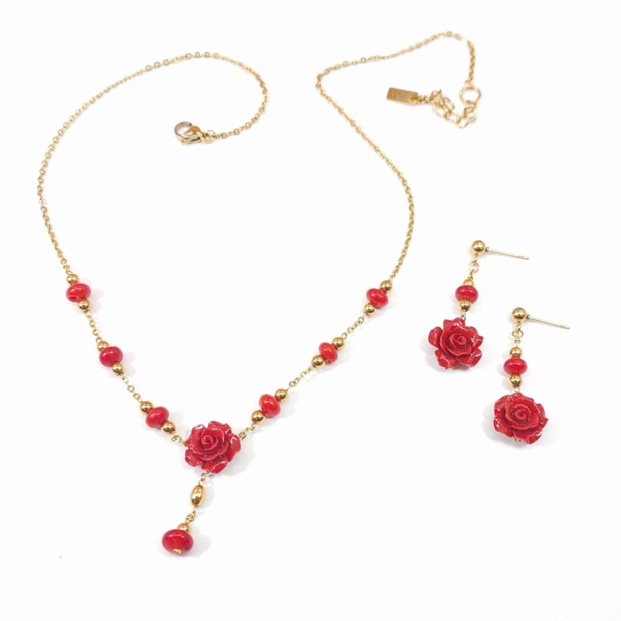 Halsband och örhängen med röda gorgonian rosor