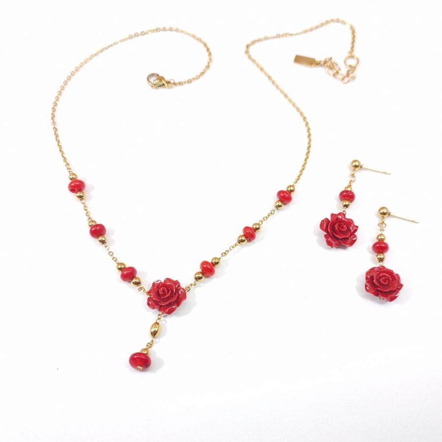 Halsband och örhängen med röda gorgonian rosor