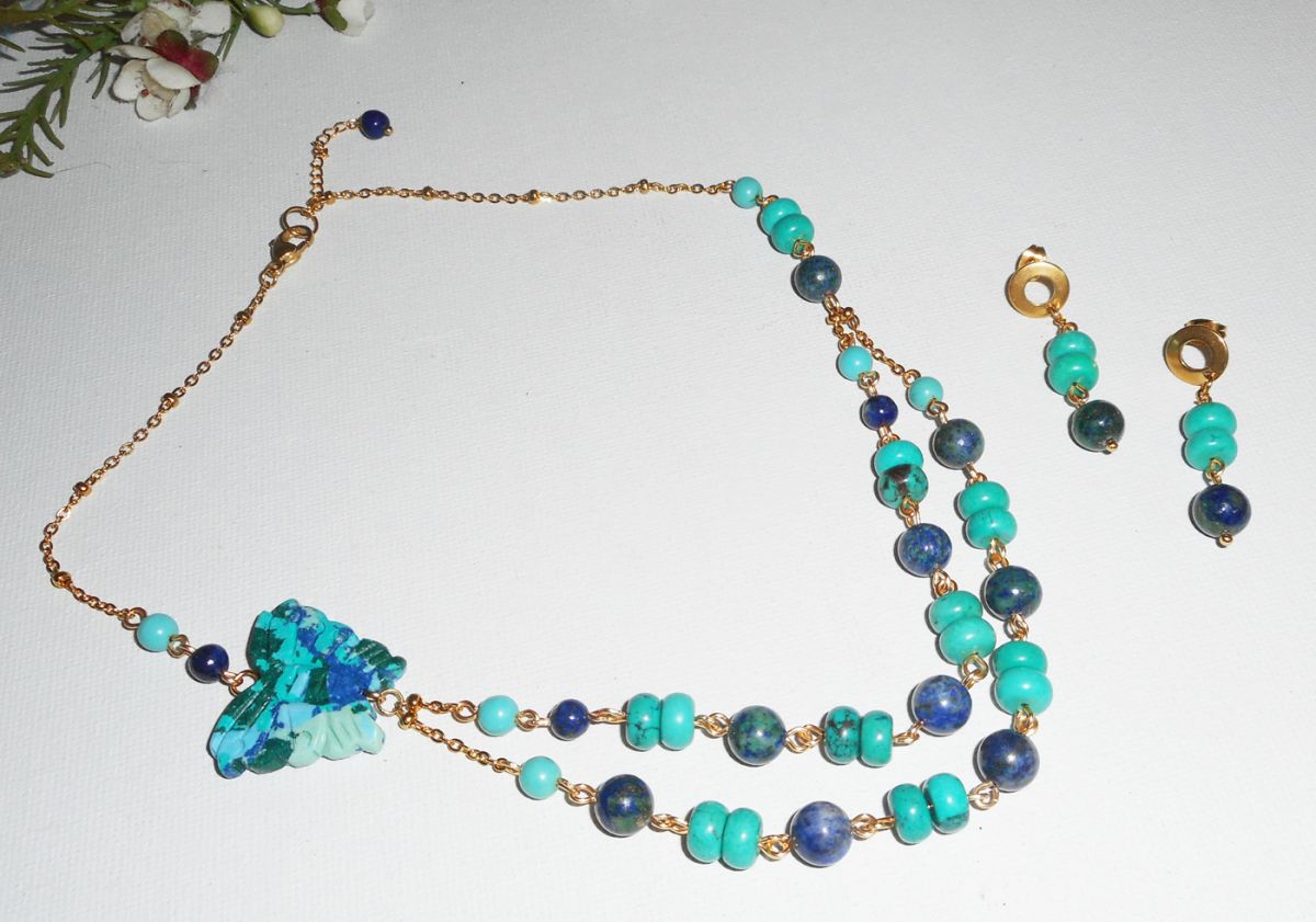 Lapis Lazzuli och turkos halsband med fjäril