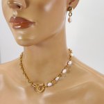  Halsband med stor kedja och barocka kulturpärlor