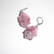 Original rosa blomma örhängen med pärlor och glaspiggar