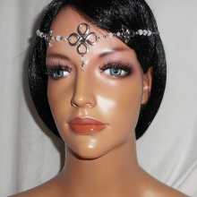Vit ogenomskinlig bohemisk kristall tiara med keltiska motiv 2 i 1