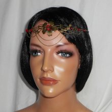 Tiara i brons med röda bohemiska kristallpärlor och blommig design